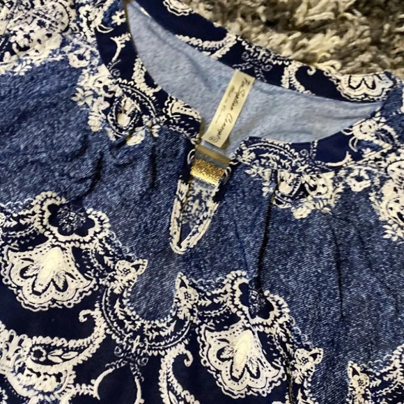 Blue and White Floral Per Seption Concept Tank Top - Picture 3 of 4